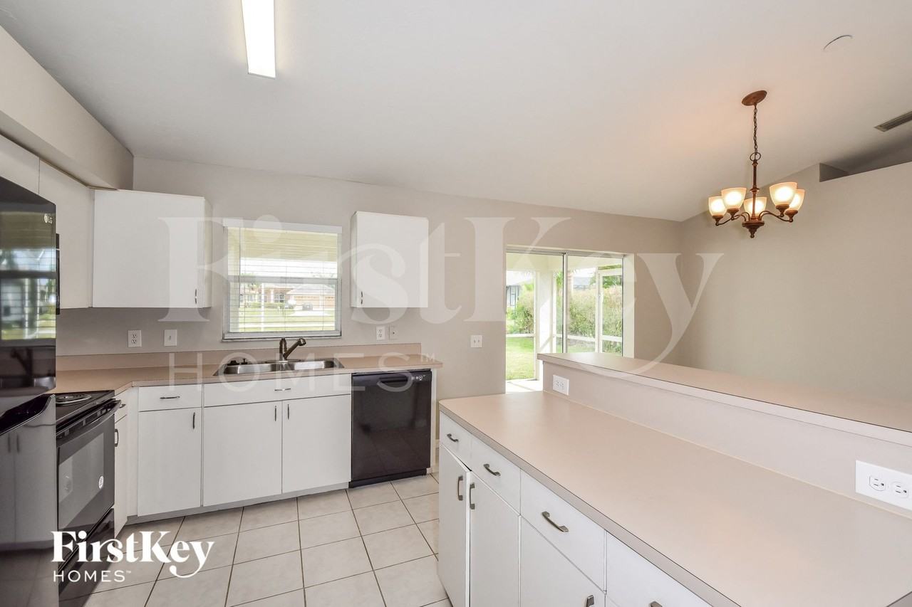 4829 Sw 24th Ave - Photo 5 of 15