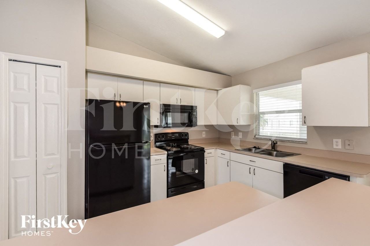 4829 Sw 24th Ave - Photo 6 of 15