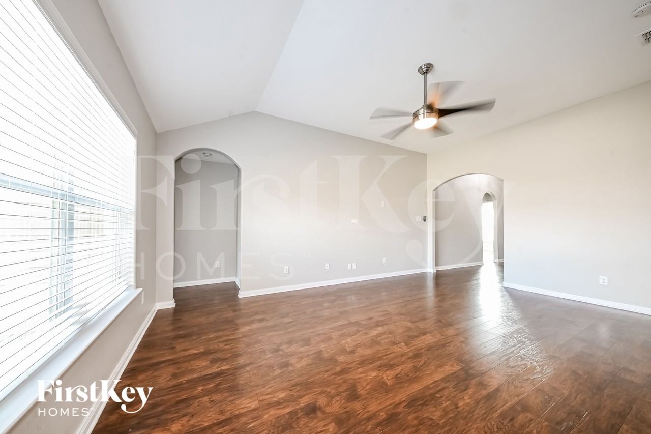 2029 Cone Flower Dr - Photo 5 of 18