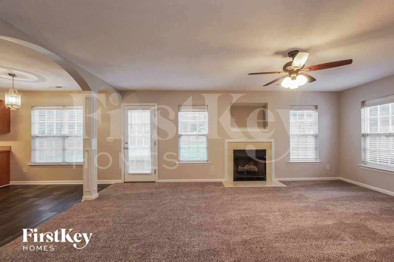 2038 Twilight Ln - Photo 3 of 15