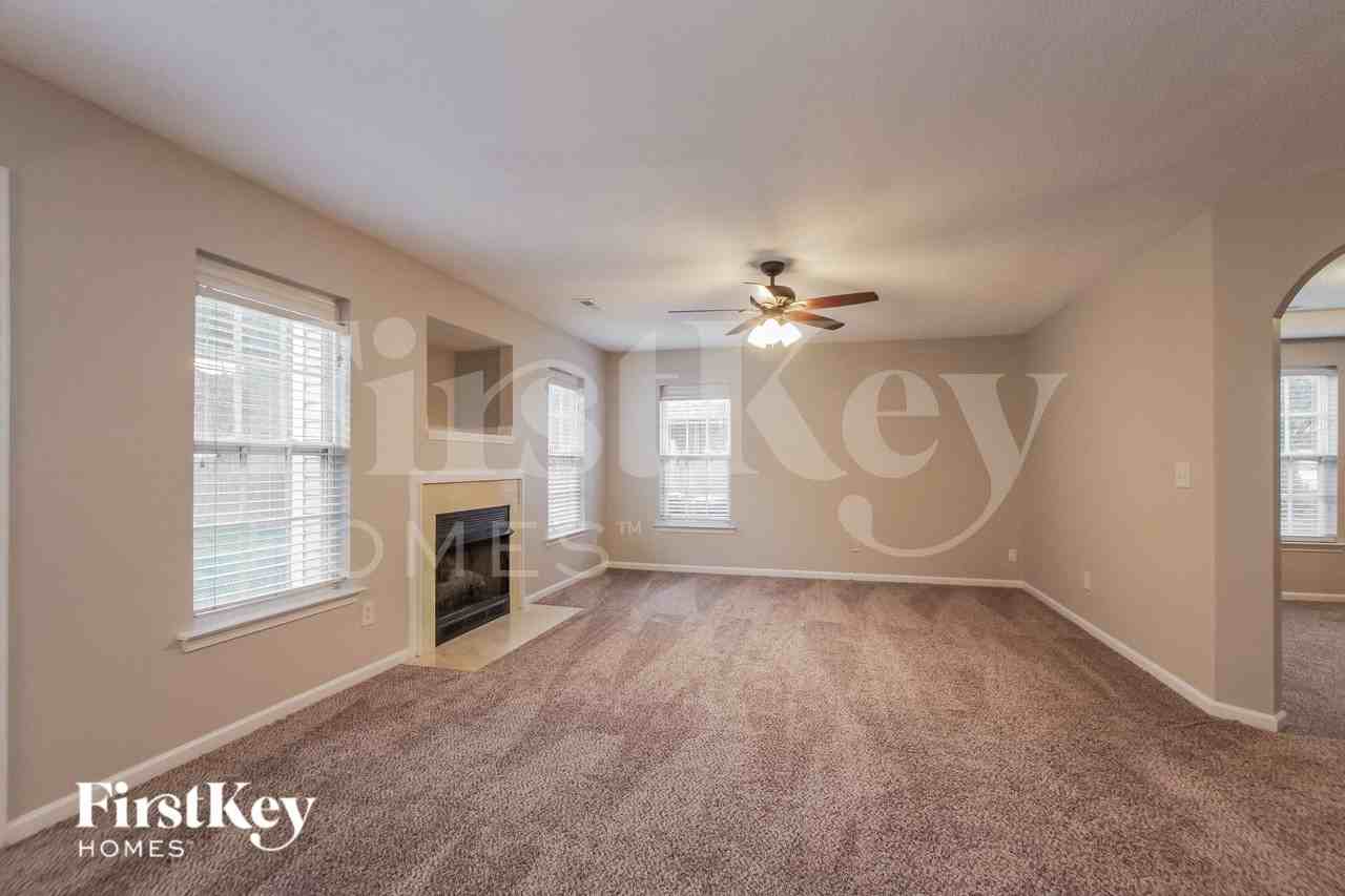 2038 Twilight Ln - Photo 4 of 15