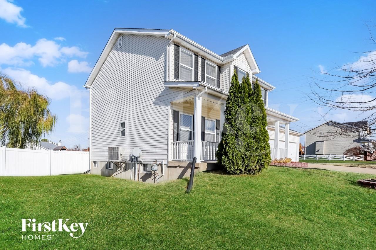 1097 Prince Albert Ct - Photo 3 of 16