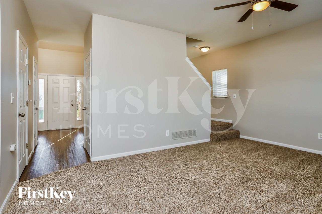 1097 Prince Albert Ct - Photo 4 of 16