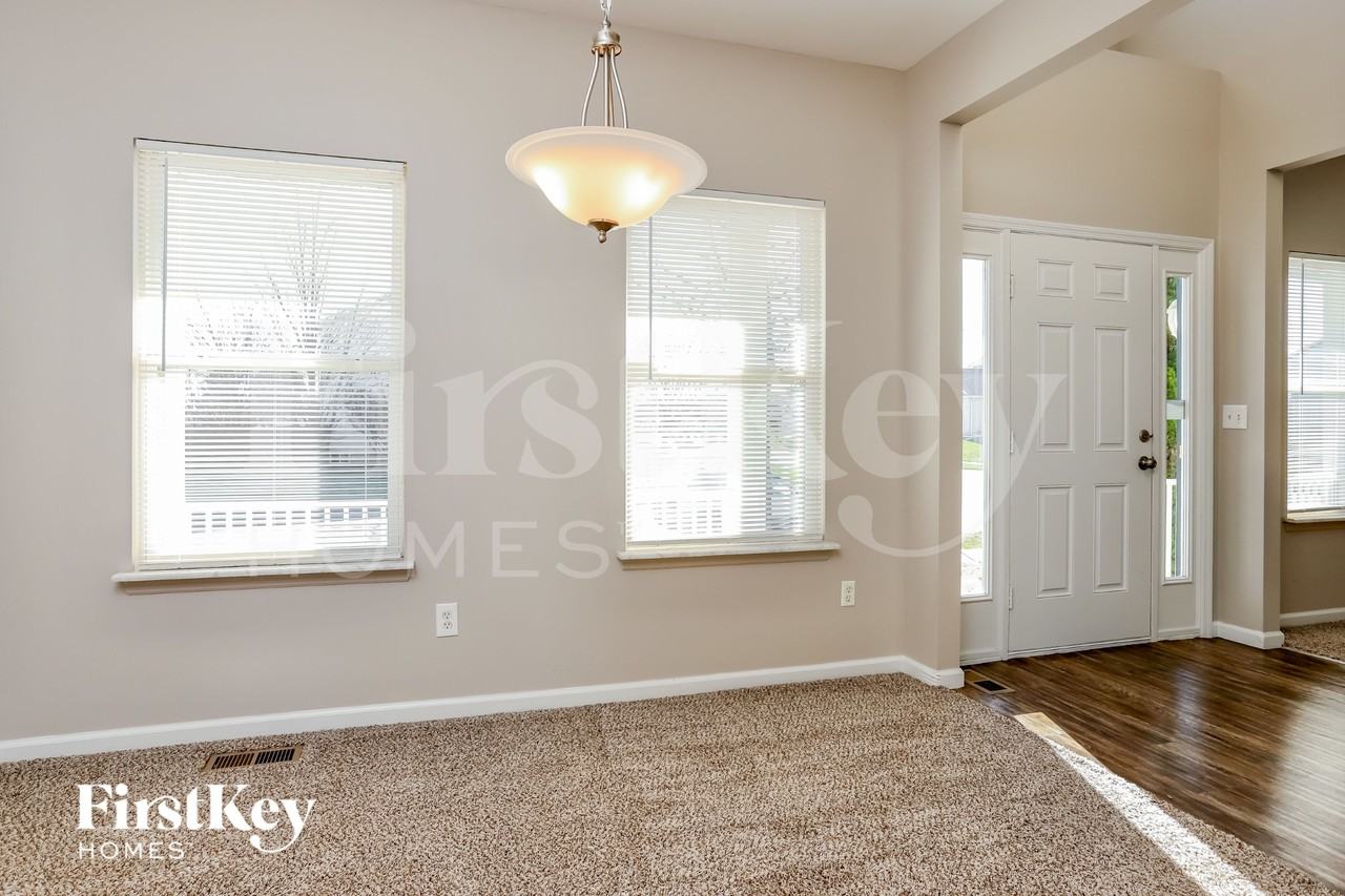 1097 Prince Albert Ct - Photo 7 of 16