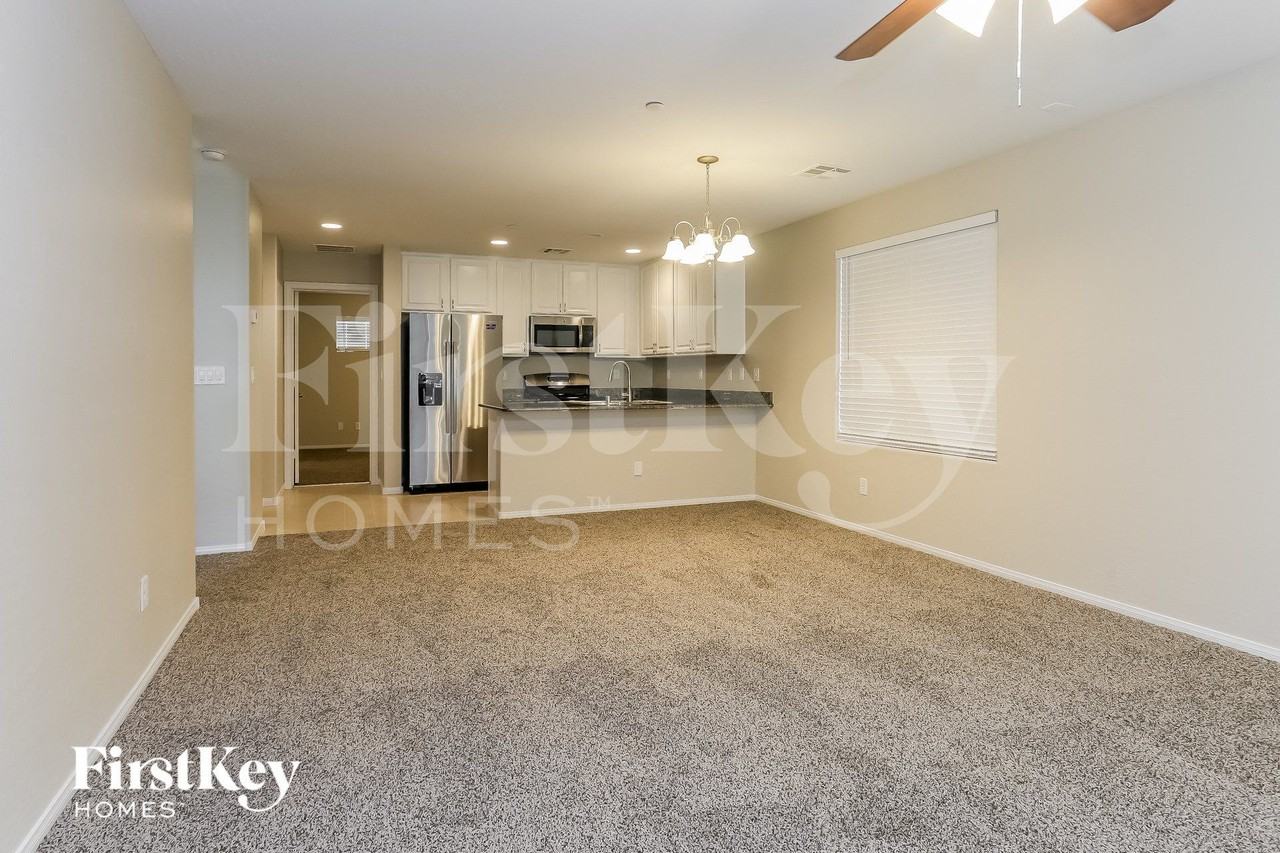 8933 Hand Painted Ct - Photo 3 of 16