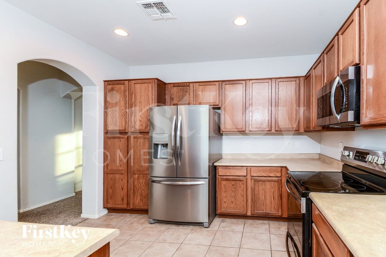 13876 N 141st Ln - Photo 5 of 18