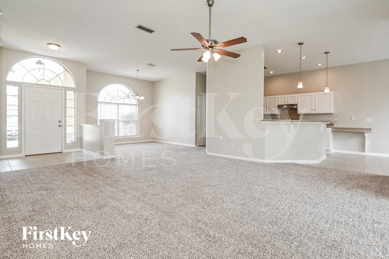 2352 Longmont Dr - Photo 3 of 15