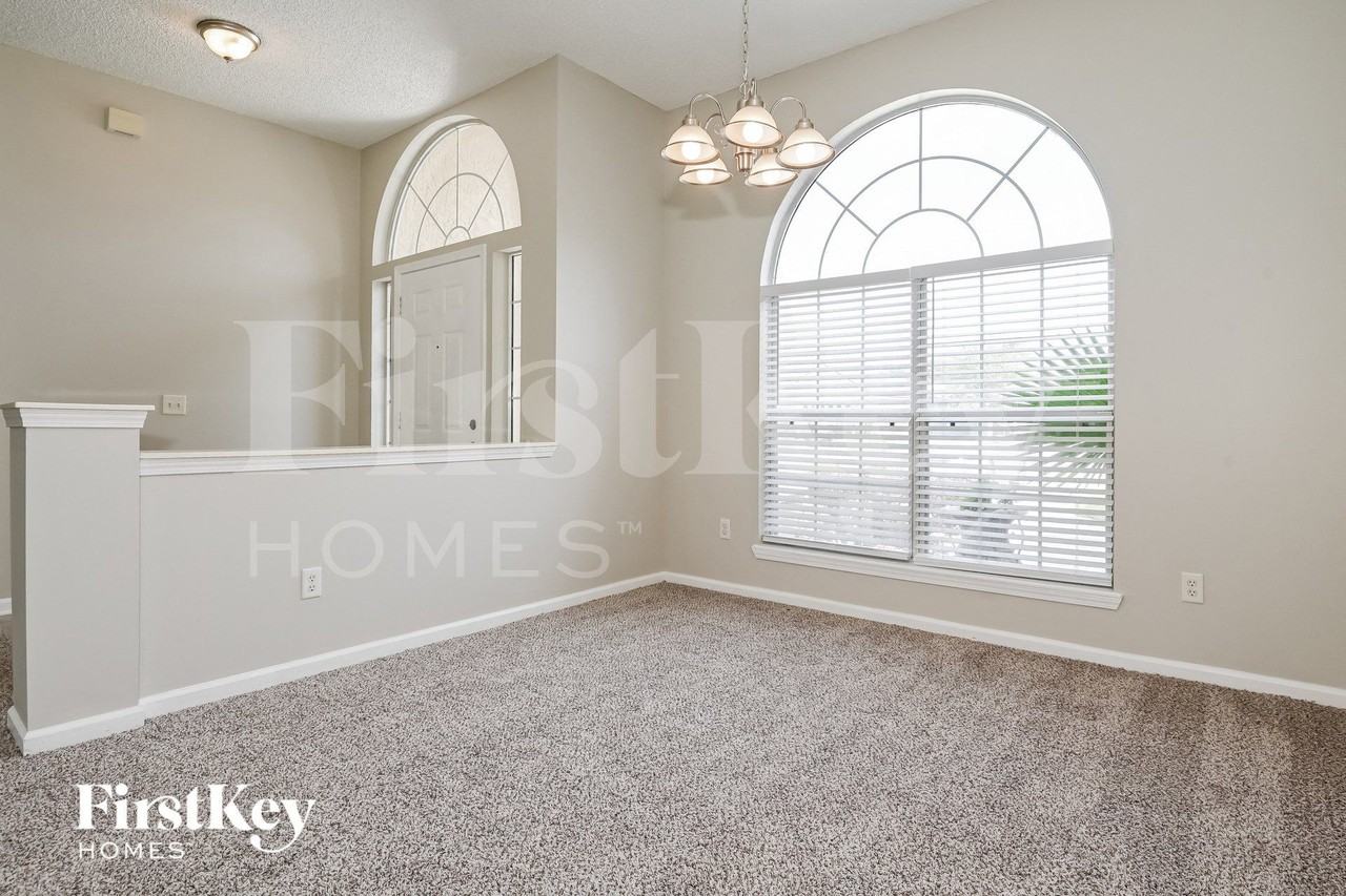 2352 Longmont Dr - Photo 5 of 15