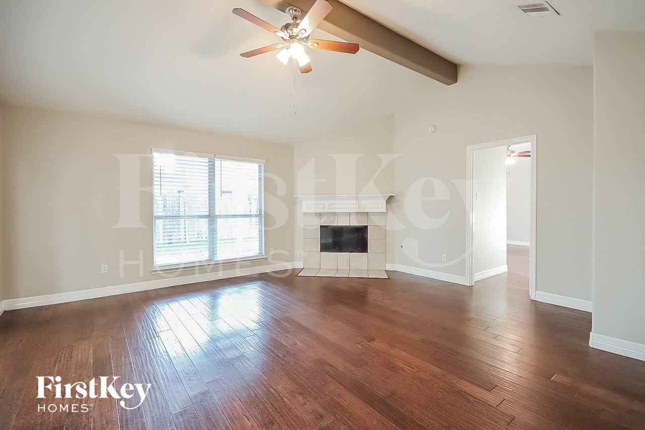 17110 Yeoman Way - Photo 2 of 15