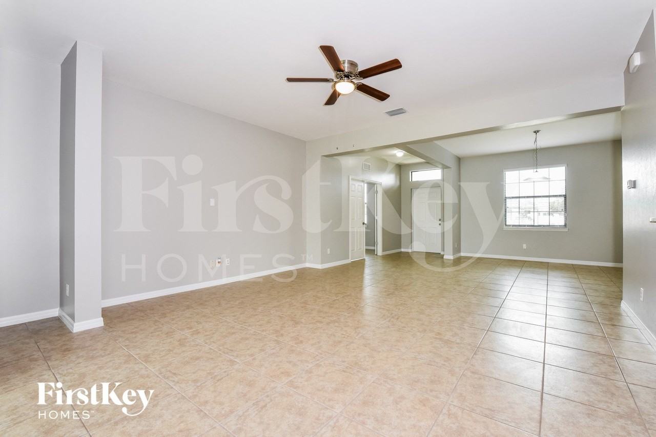 1814 Sw 22nd St - Photo 2 of 15