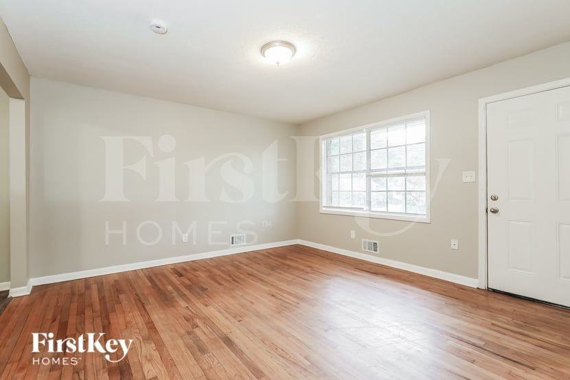 6989 Adel Ln - Photo 2 of 16