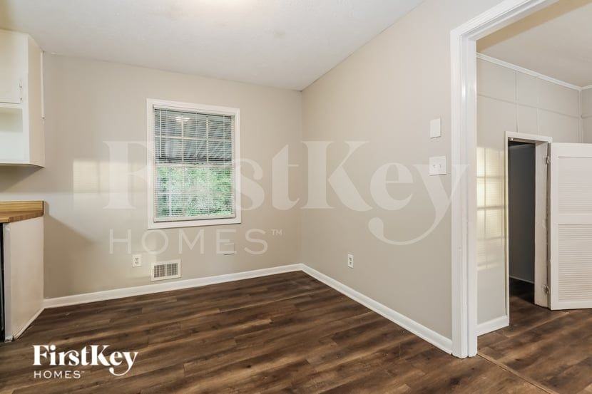 6989 Adel Ln - Photo 4 of 16