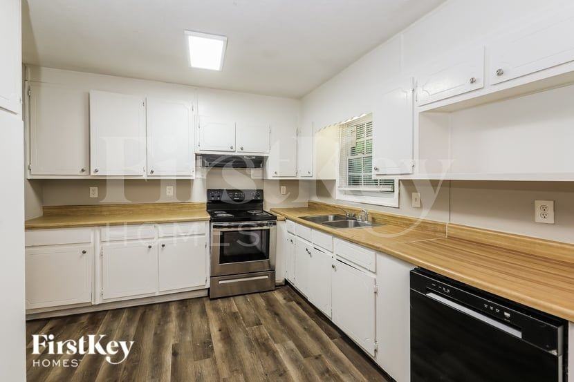6989 Adel Ln - Photo 5 of 16