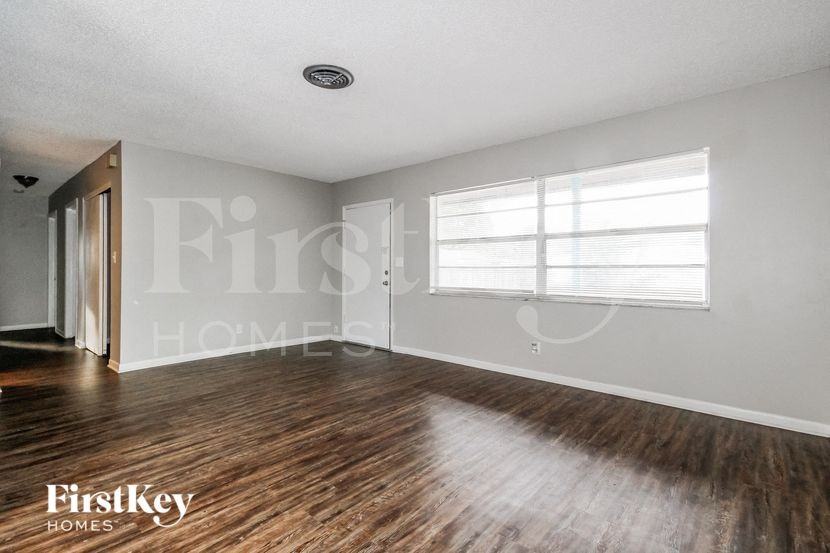 130 Davison Ave N - Photo 3 of 15