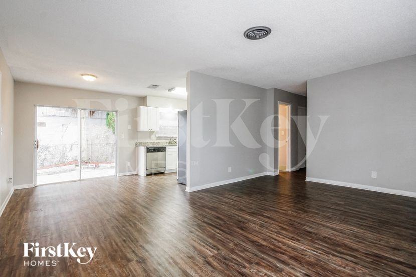 130 Davison Ave N - Photo 4 of 15