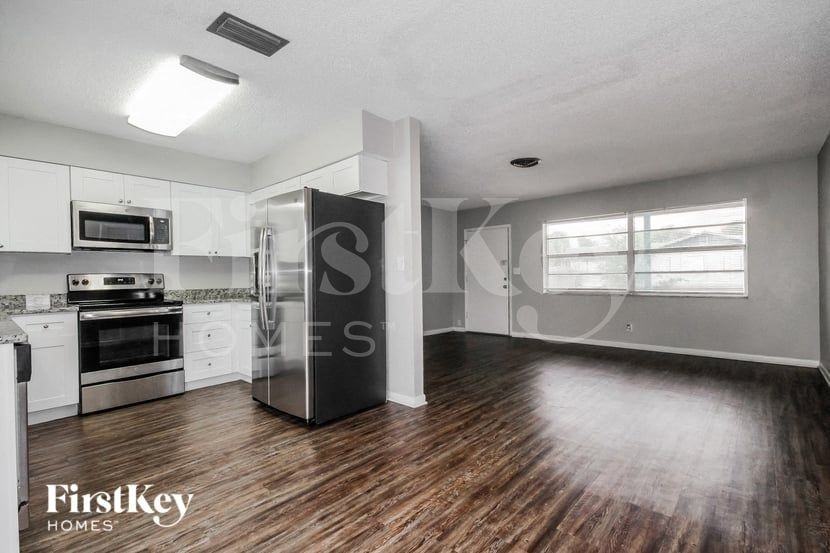 130 Davison Ave N - Photo 6 of 15