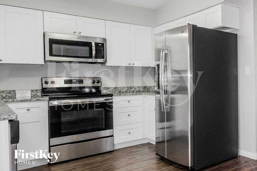 130 Davison Ave N - Photo 7 of 15