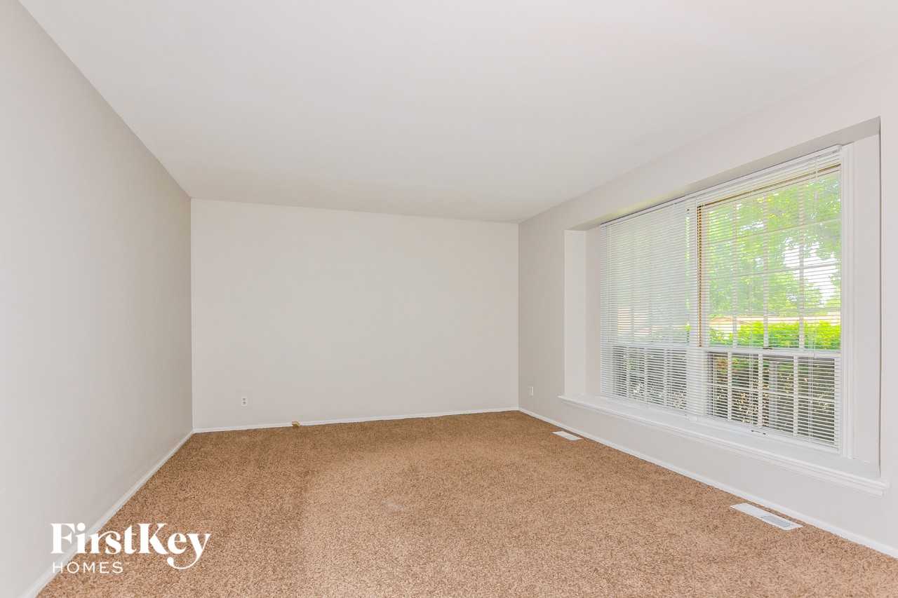 11922 Branridge Rd - Photo 3 of 15