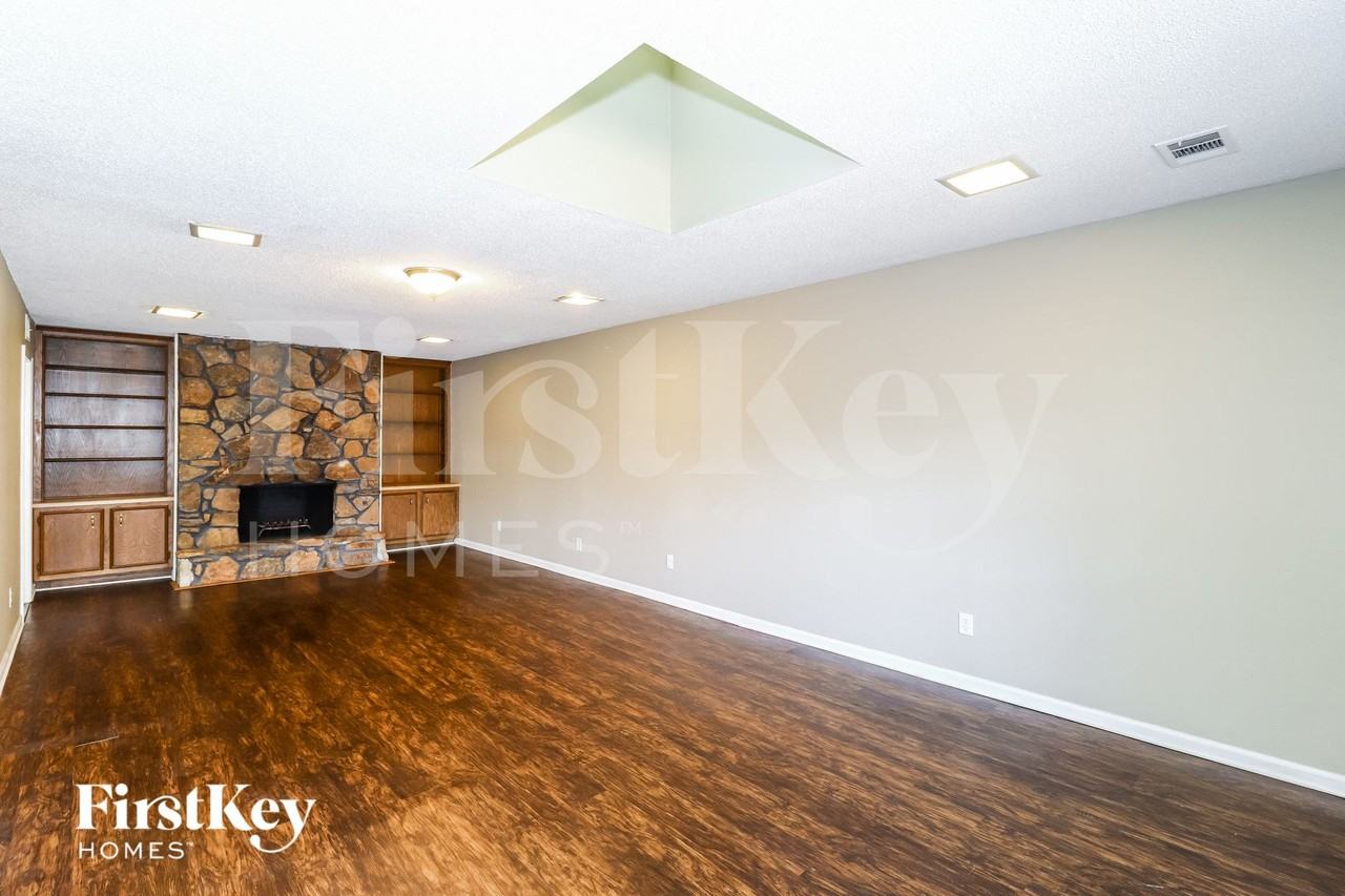 114 Ericson Rd - Photo 3 of 15