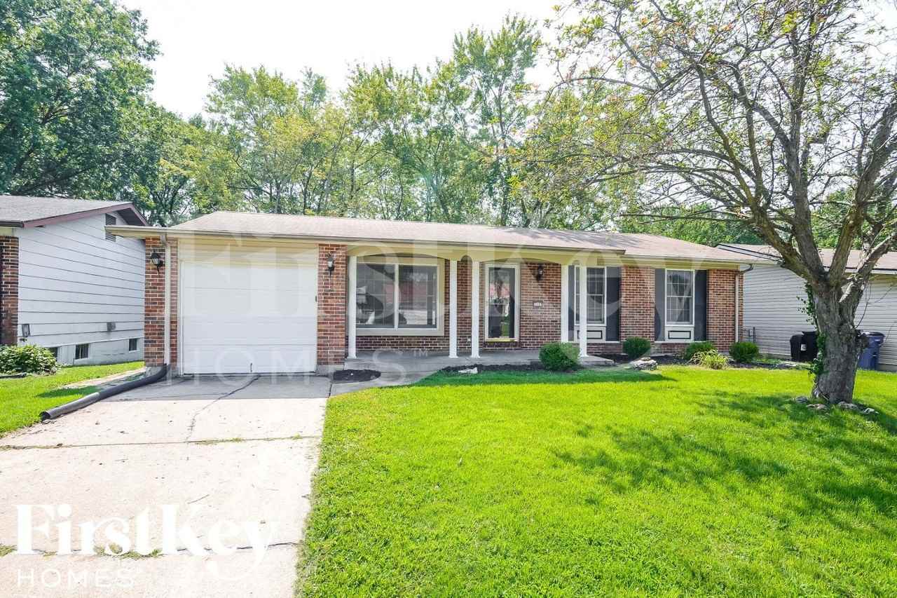 11321 Amboy Ln - Photo 2 of 15