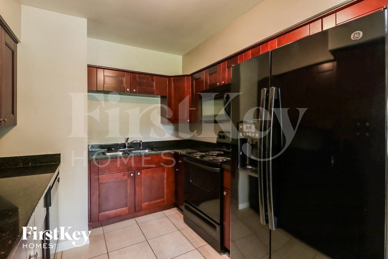 10929 N Edison Ave - Photo 5 of 15