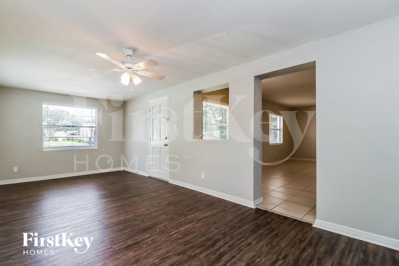 10929 N Edison Ave - Photo 6 of 15