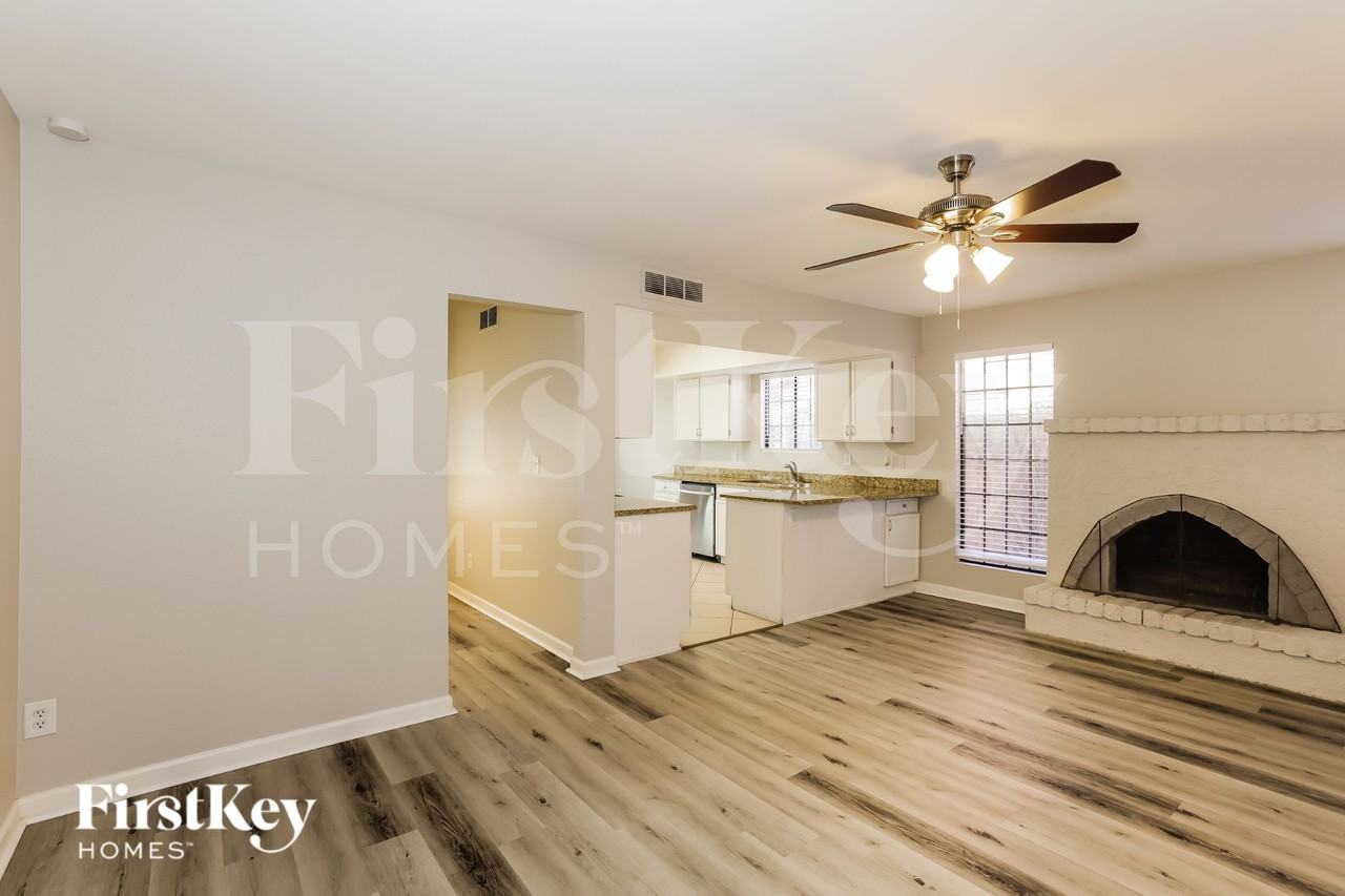 10632 N 39th Ave - Photo 7 of 15