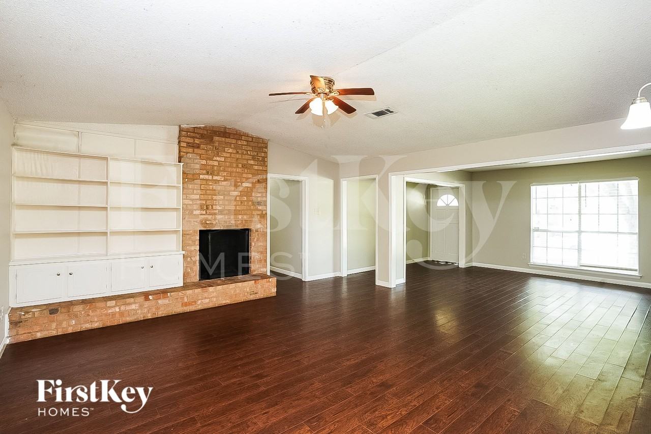 10423 Collingswood Rd - Photo 3 of 16