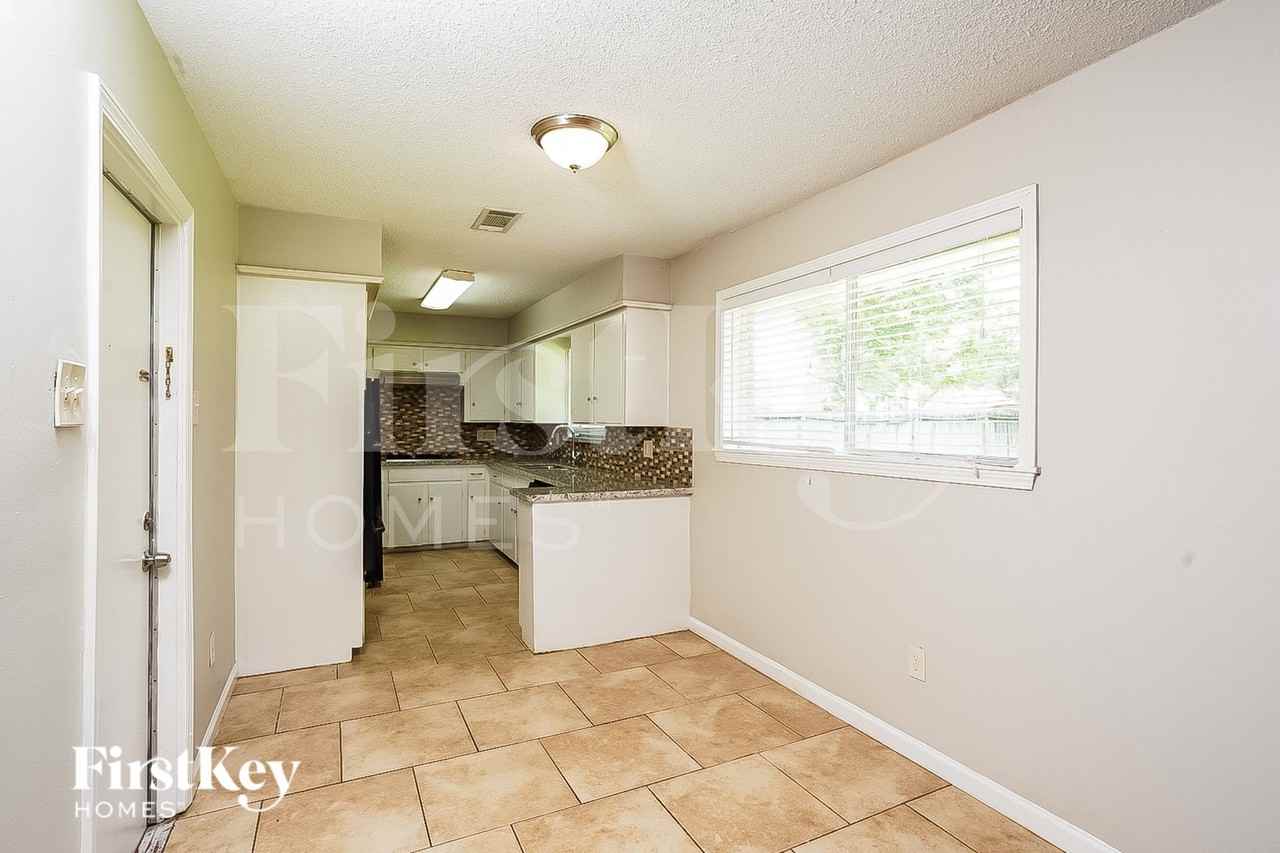 10423 Collingswood Rd - Photo 5 of 16