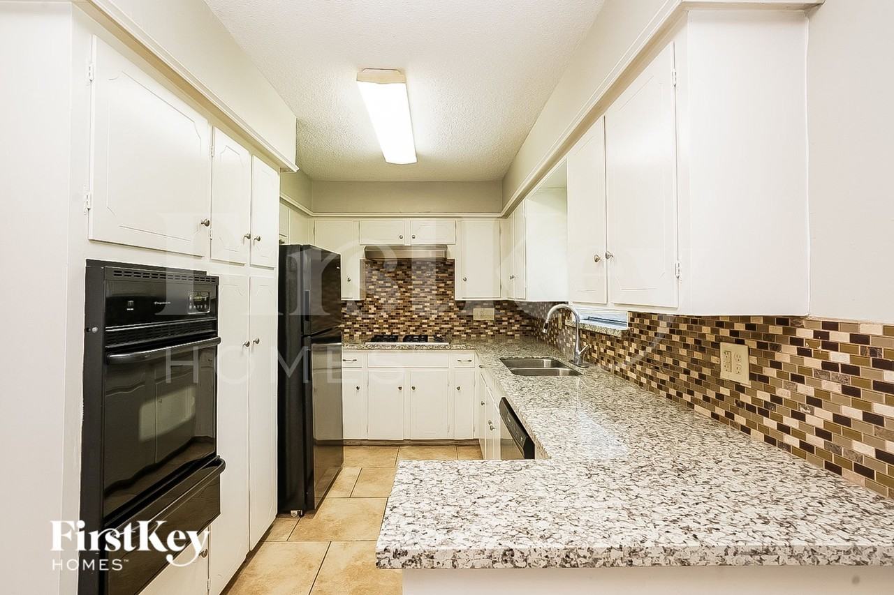 10423 Collingswood Rd - Photo 6 of 16