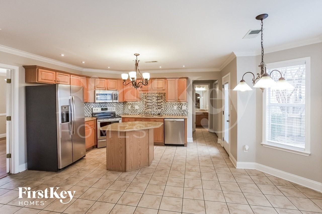 10258 Spruce Grove Ln - Photo 5 of 15