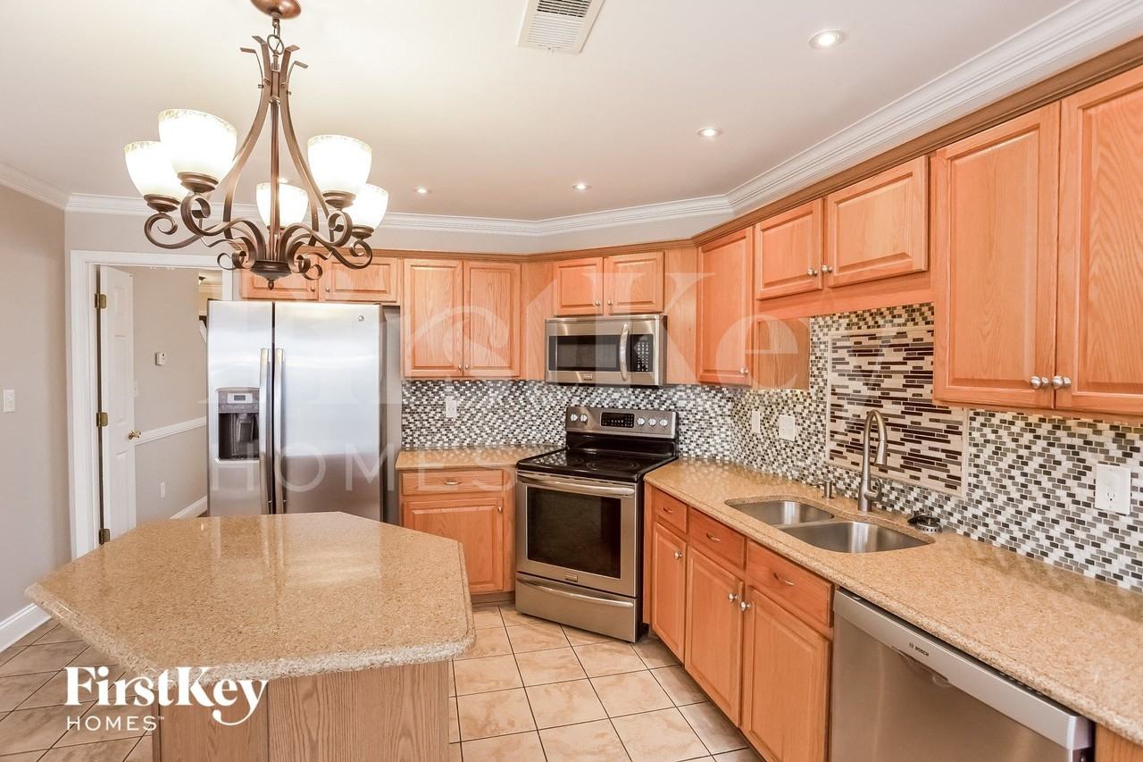 10258 Spruce Grove Ln - Photo 6 of 15