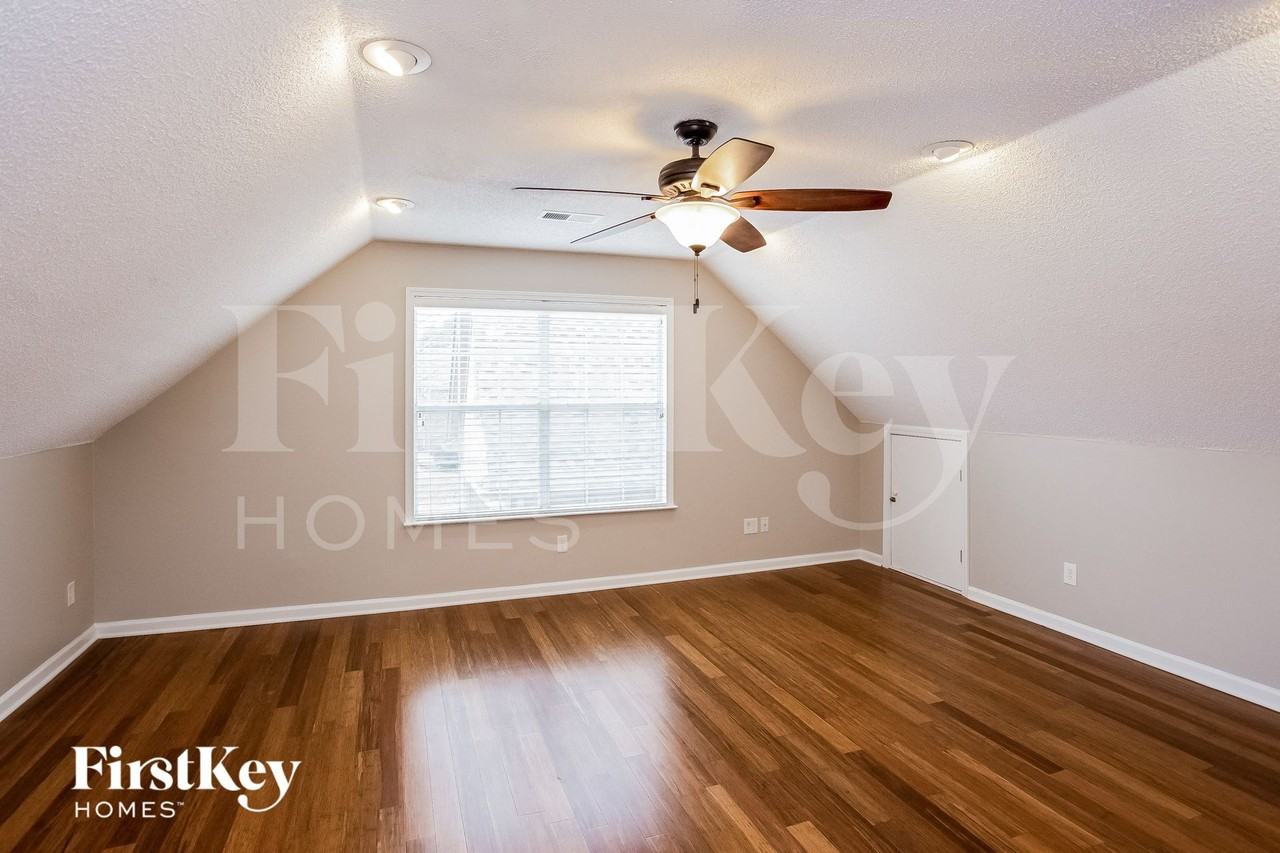 10258 Spruce Grove Ln - Photo 7 of 15