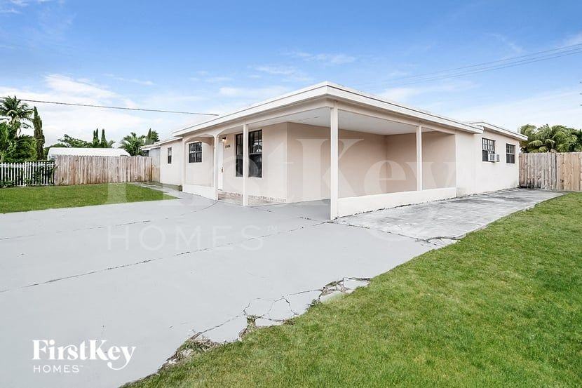 1000 Ne 211th Ter - Photo 2 of 15