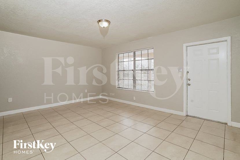 1000 Ne 211th Ter - Photo 4 of 15