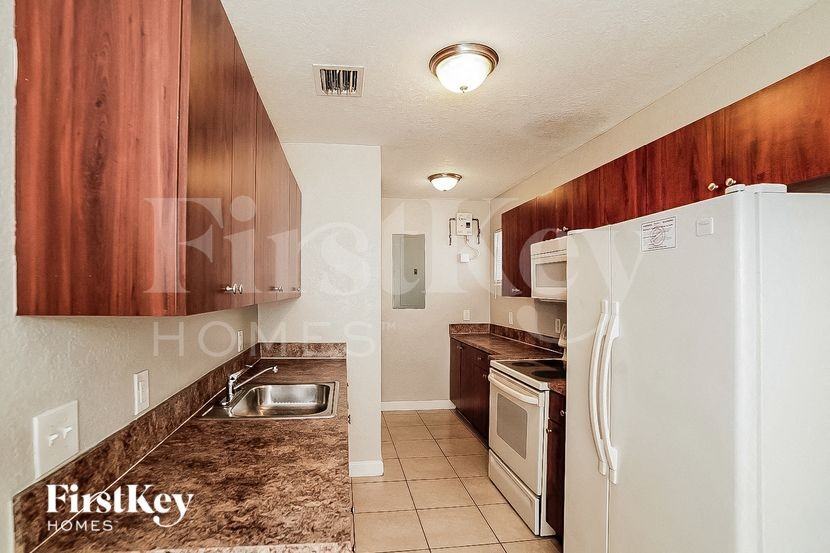 1000 Ne 211th Ter - Photo 6 of 15