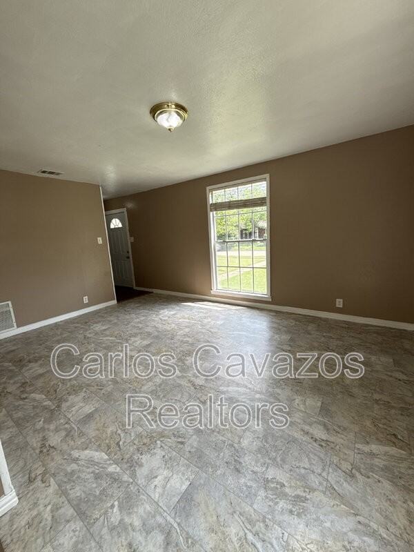 1607 Mcadams Ave - Photo 2 of 15
