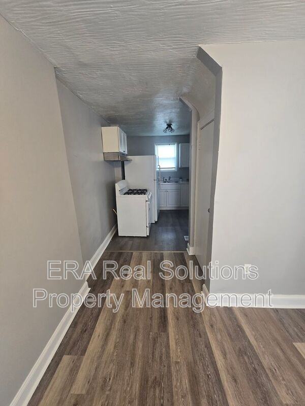 693 N Dawson Ave - Photo 6 of 17