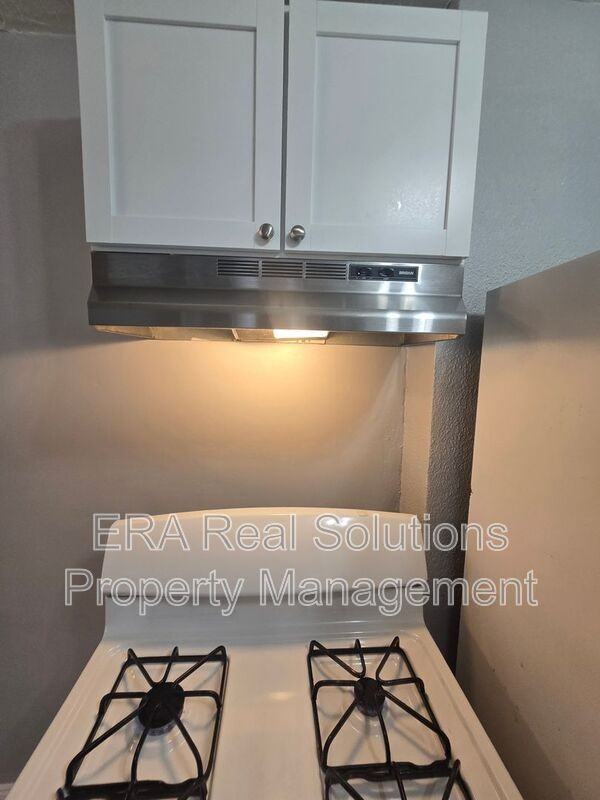 693 N Dawson Ave - Photo 7 of 17