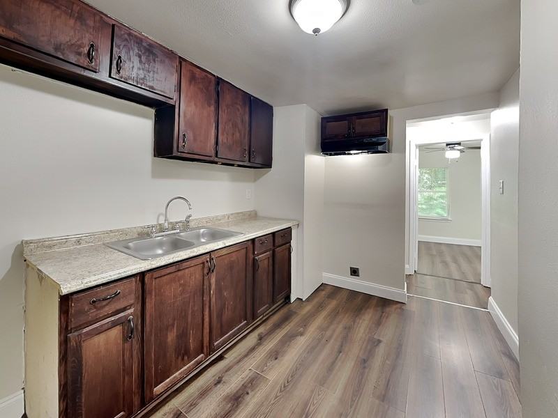 2639 Ghent St - Photo 4 of 16