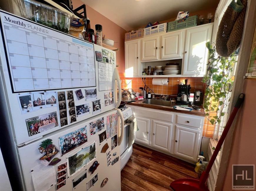 6 Brevoort Pl - Photo 4 of 10