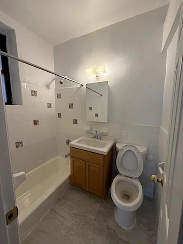 2050 Valentine Ave - Photo 6 of 6