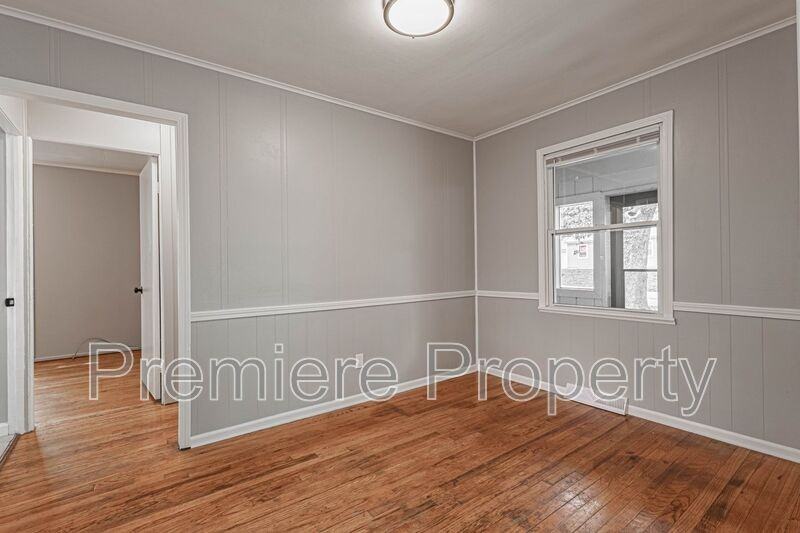 1109 Ne 44th St - Photo 4 of 10
