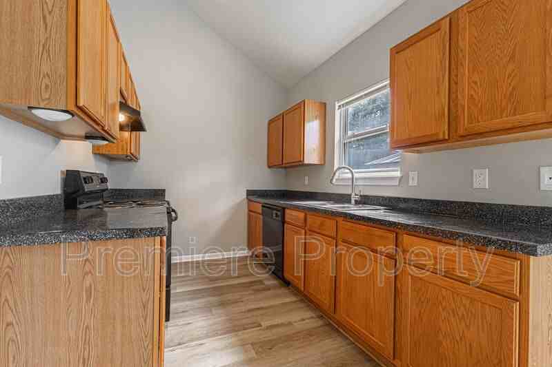 7957 Parallel Pkwy - Photo 5 of 14