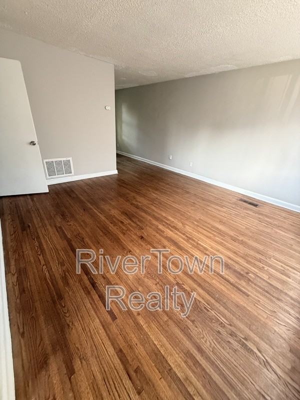1778 Brown Ave - Photo 2 of 14
