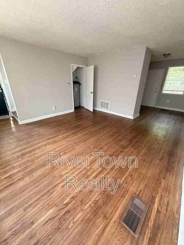 1778 Brown Ave - Photo 3 of 14