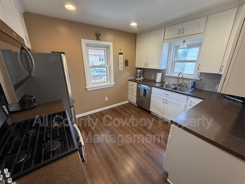 1011 S 6th St - Photo 2 of 13