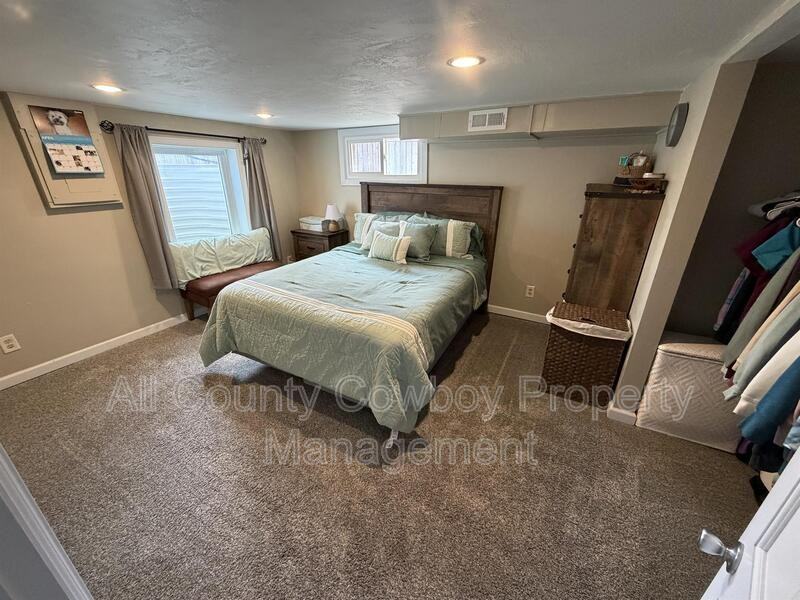 1011 S 6th St - Photo 3 of 13