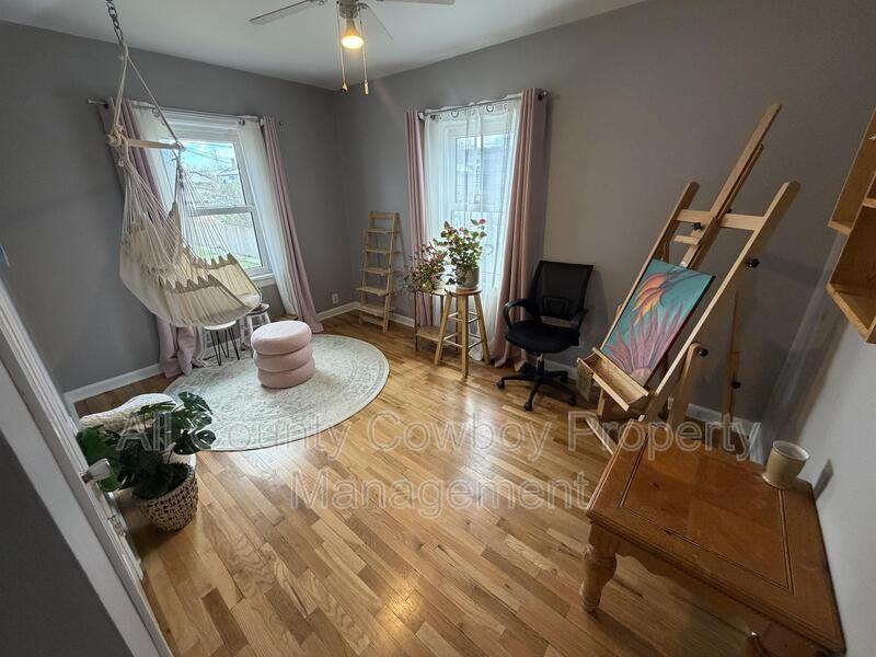 1011 S 6th St - Photo 4 of 13