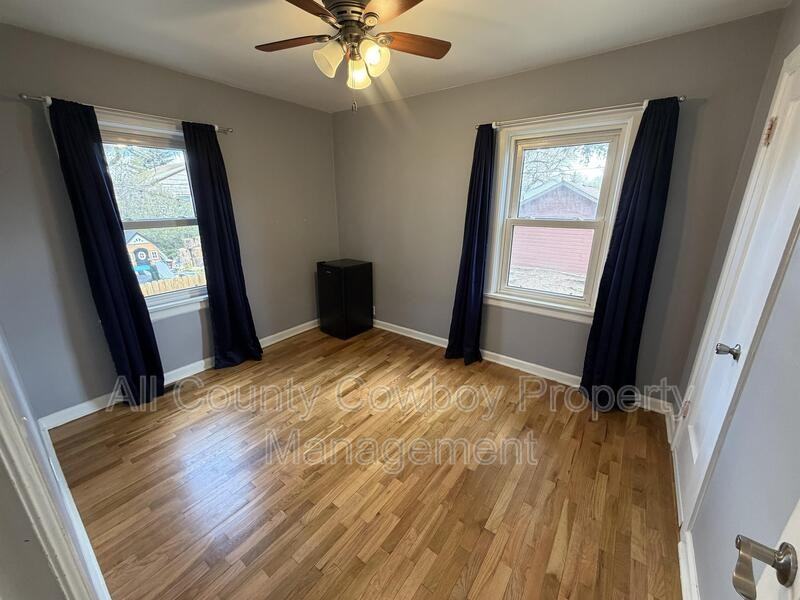 1011 S 6th St - Photo 5 of 13
